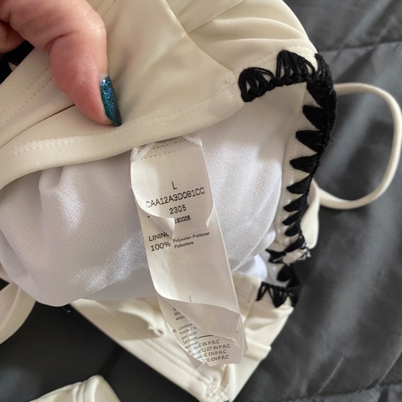 White Bikini - Picture 3 of 4